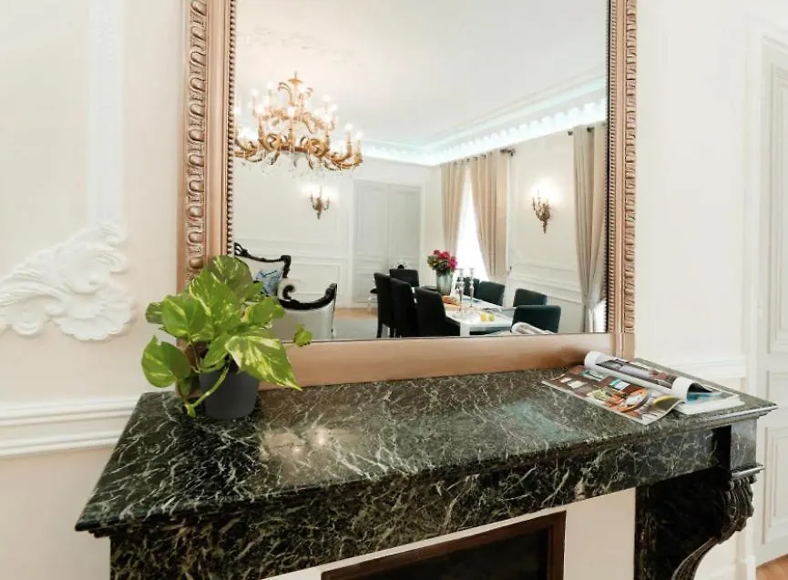 Galeries Lafayette - 7 Bedrooms - Lift - Aircon Paris France