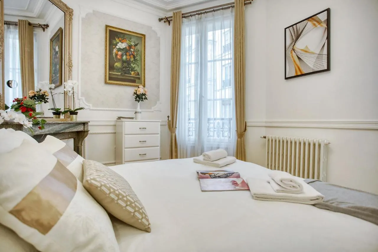 Galeries Lafayette - 7 Bedrooms - Lift - Aircon Paris Apartment