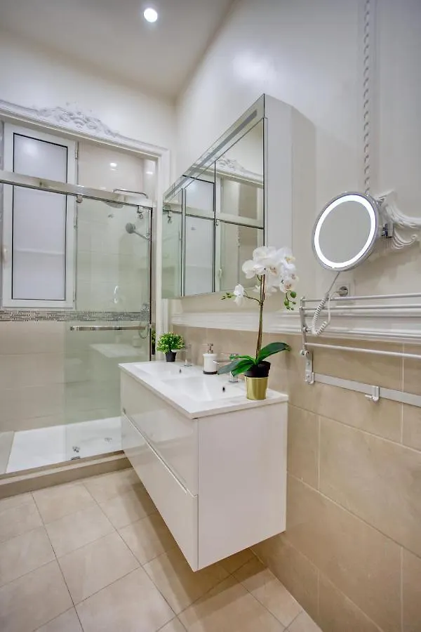Apartment Galeries Lafayette - 7 Bedrooms - Lift - Aircon Paris France